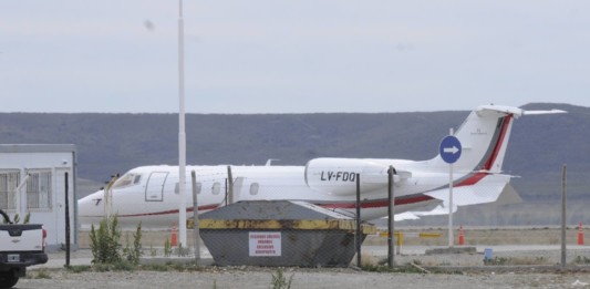 El learjet LV-FDQ en el aeropuerto de Río Gallegos - Foto: OPI Santa Cruz/Francisco Muñoz