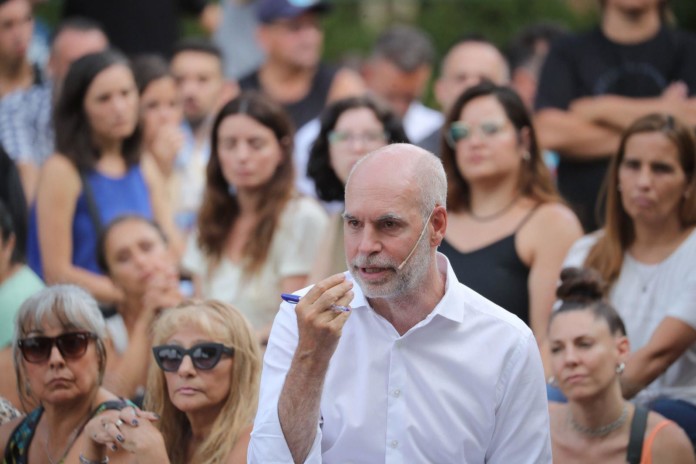 El jefe de gobierno porteño Horacio Rodríguez en campaña para la presidencia - Foto: NA