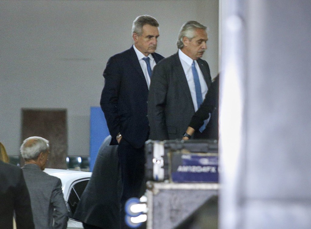 El presidente Alberto Fernández llega a la reunión de la mesa política del Frente de Todos - Foto: NA