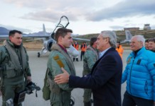 Fuerzas Armadas: inician la “jerarquización salarial” con un 60% de aumento, que se daría en cinco tramos El presidente Alberto Fernández arribó a Ushuaia - Foto: NA