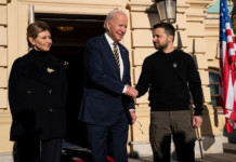 Guerra en Ucrania: Joe Biden brindó un fuerte discurso en Polonia contra Putin y dijo que “Kiev está fuerte” El presidente de Estados Unidos Joe Biden de visita en Ucrania junto al presidente Volodymyr Zelenskiy - Foto: NA