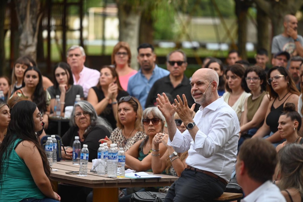 El jefe de gobierno porteño Horacio Rodríguez en campaña para la presidencia - Foto: NA
