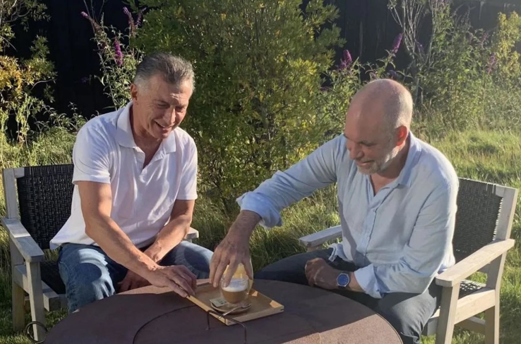 El jefe de gobierno porteño, Horacio Rodríguez Larreta junto a Mauricio Macri en el sur del país -