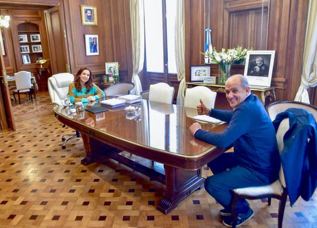 Pablo Zurra intendente peronista de Pehuajó junto a Cristina Kirchner -