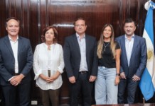 Cristina Kirchner difunde la carta de renuncia de uno de los senadores para justificar la ruptura de su bloque El bloque del Frente de Todos en el Senado de la Nación se fracturó - Foto: NA