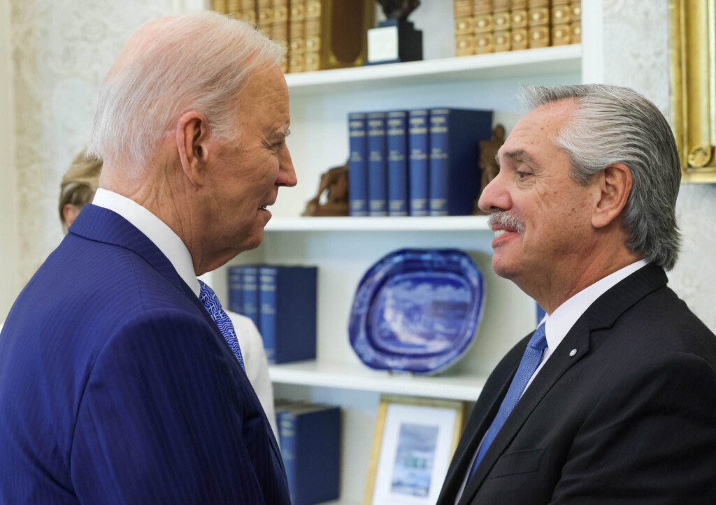 El presidente norteamericano, Joe Biden, recibe a su colega argentino Alberto Fernández, en el salón Oval de la Casa Blanca - Foto: NA
