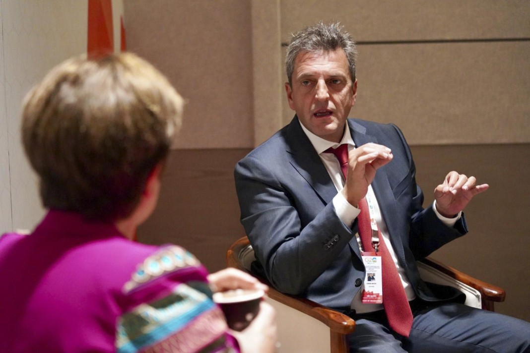 El ministro de Economía Sergio Massa junto a la directora gerente del Fondo Monetario Internacional (FMI) Kristalina Georgieva - Foto: NA