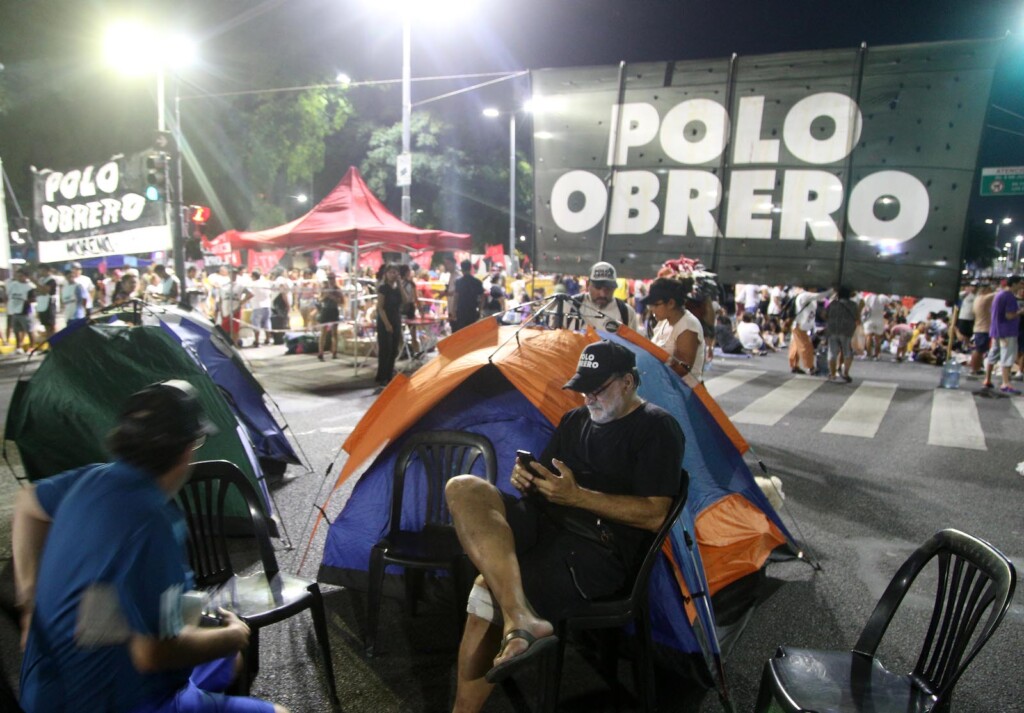 Acampe de Unidad Piquetera frente al ministerio de Desarrollo Social - Foto: NA
