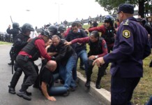 La golpiza a Sergio Berni y su teoría conspirativa se investigan en cuatro causas judiciales El ministro de seguridad Sergio Berni fue golpeado en un reclamo de choferes de colectivos por inseguridad - Foto: NA
