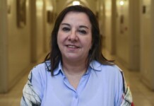 El CPE reemplaza a maestros en paro por personal sin título docente y genera caos, desorden, protestas y conflictos entre directivos, padres y supervisores María Cecilia Velazquez presidenta del CPE Santa Cruz - Foto: Prensa