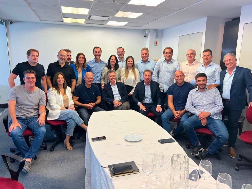 Mauricio Macri junto a intendentes de Juntos por el Cambio -