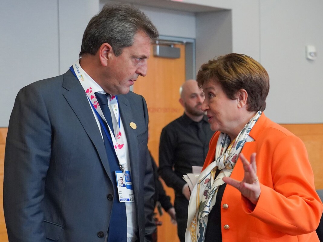 El ministro de Economía, Sergio Massa, junto a la directora gerente del FMI, Kristalina Georgieva, en el marco de la Reunión de Primavera del organismo que se realiza en Washington - Foto: Ministerio de Economía