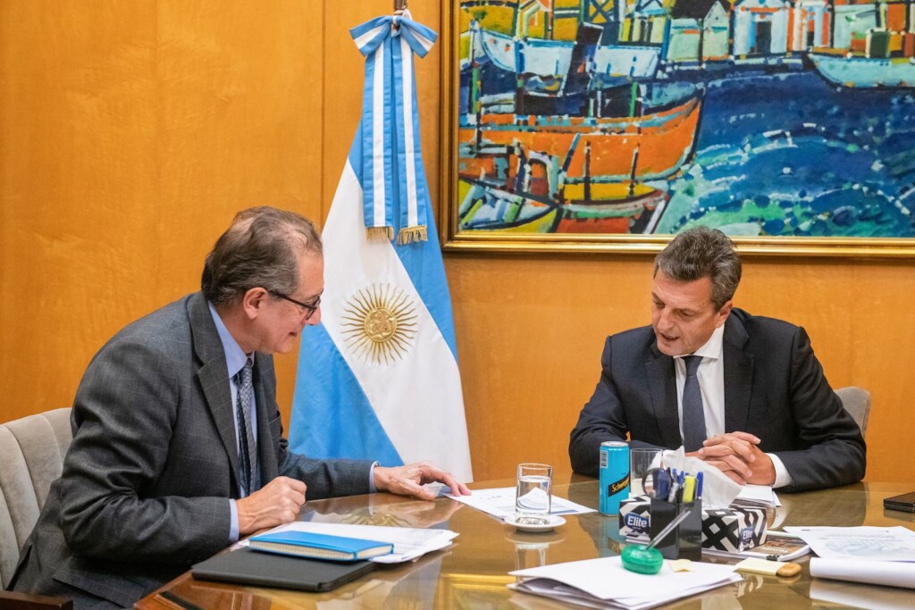 El ministro de Economía, Sergio Massa, y el presidente del Banco Central, Miguel Pesce, mantuvieron esta tarde una reunión de trabajo en Hacienda - Foto: Ministerio de Economía