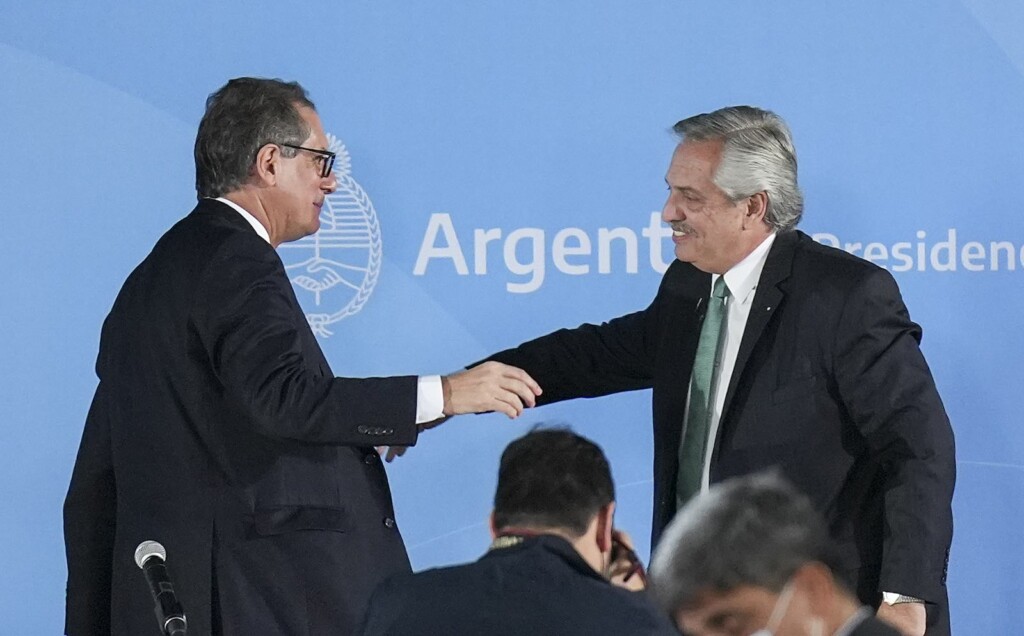 El presidente de la Nación saluda a Miguel Pesce - Foto: NA