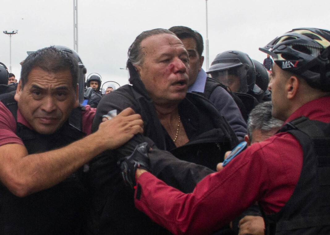 El ministro de seguridad Sergio Berni fue golpeado en un reclamo de choferes de colectivos por inseguridad - Foto: NA