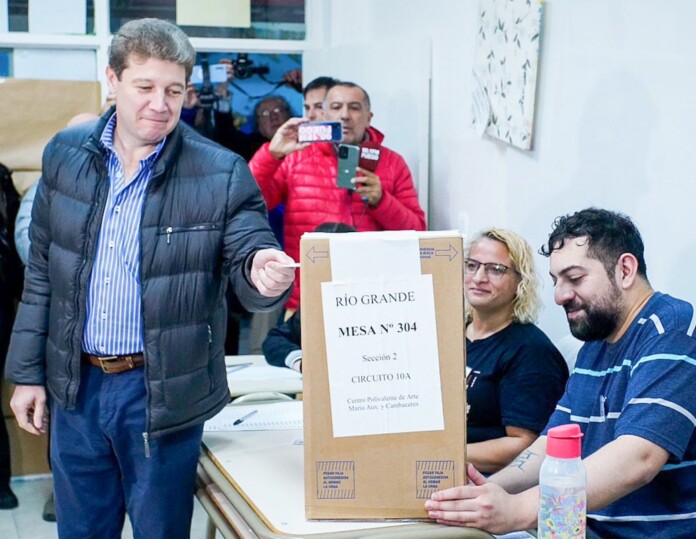 El gobernador de Tierra del Fuego, Gustavo Melella - Foto: NA