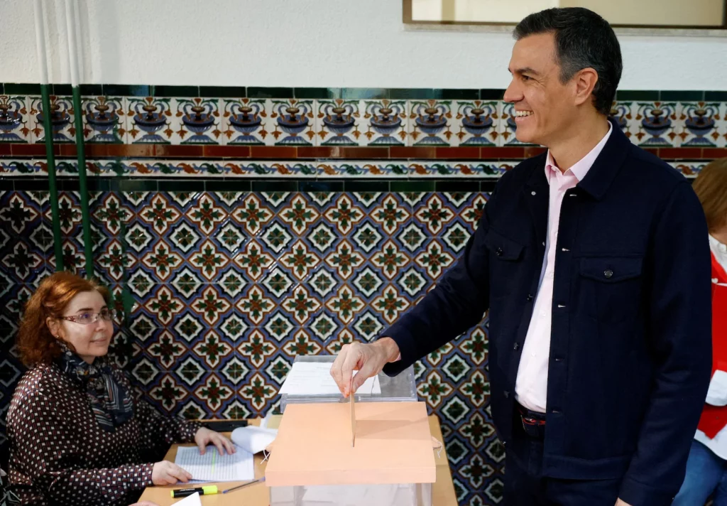 El presidente del Gobierno español, Pedro Sánchez votó en Madrid - Foto: NA