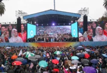 Los gobernadores del PJ tomaron distancia de Cristina Kirchner y se excusaron con actos oficiales para no ir a la Plaza de Mayo La vicepresidenta Cristina Kirchner habla en la plaza de Mayo - Foto: NA
