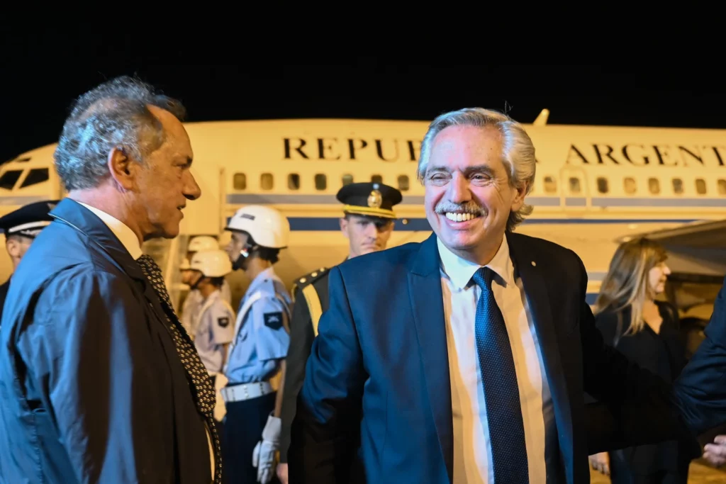 El presidente Alberto Fernández llegó a Brasilia en donde participará del Encuentro de Presidentes de los países de América del Sur - Foto: NA