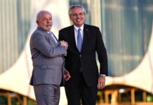 Por qué Alberto Fernández se volvió con las manos vacías de Brasil: dudas sobre Argentina y malestar por un comentario La mini cumbre que mantuvieron Alberto Fernández y Lula da Silva - Foto: NA