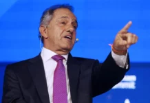 Pese a la demostración de fuerza del kirchnerismo, Scioli y Rossi desafían a ir a unas PASO Daniel Scioli embajador en Brasil - Foto: NA