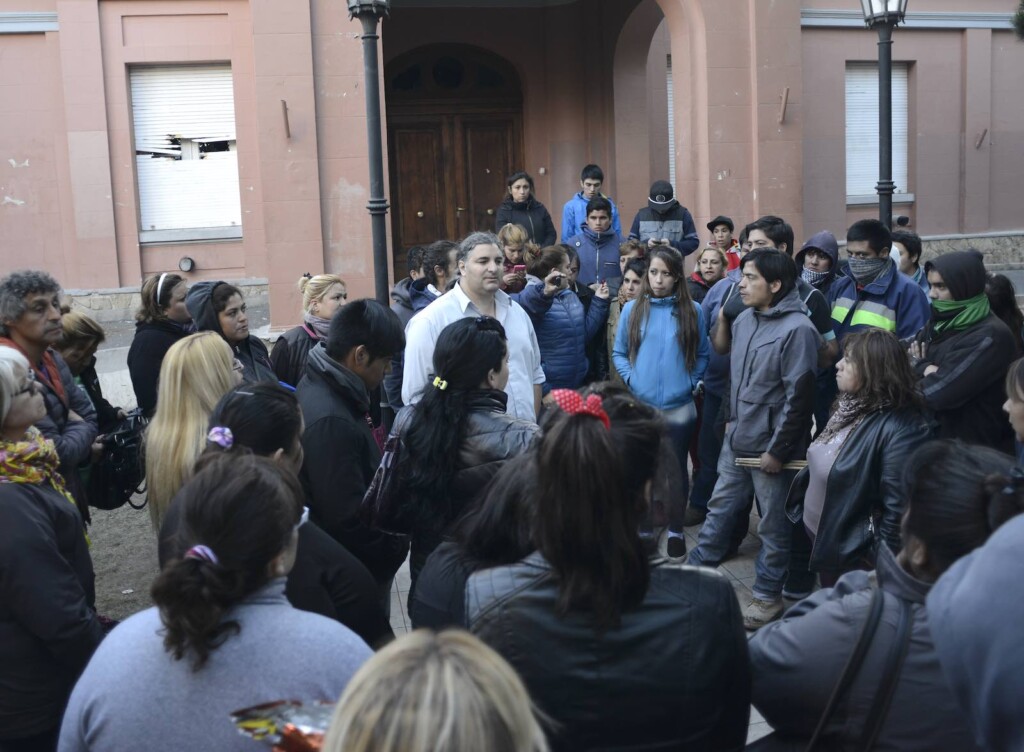 Alejandro Garzón frente a Casa de Gobierno en mayo de 2016 - Foto: OPI Santa Cruz/Francisco Muñoz