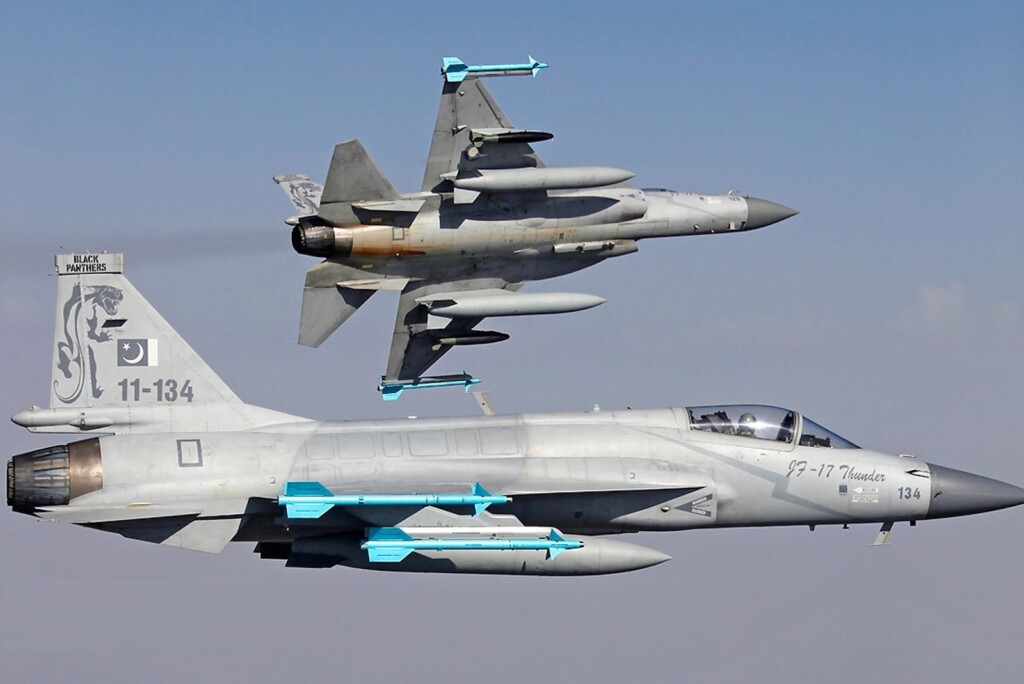 Aviones de combate JF-17 Thunder