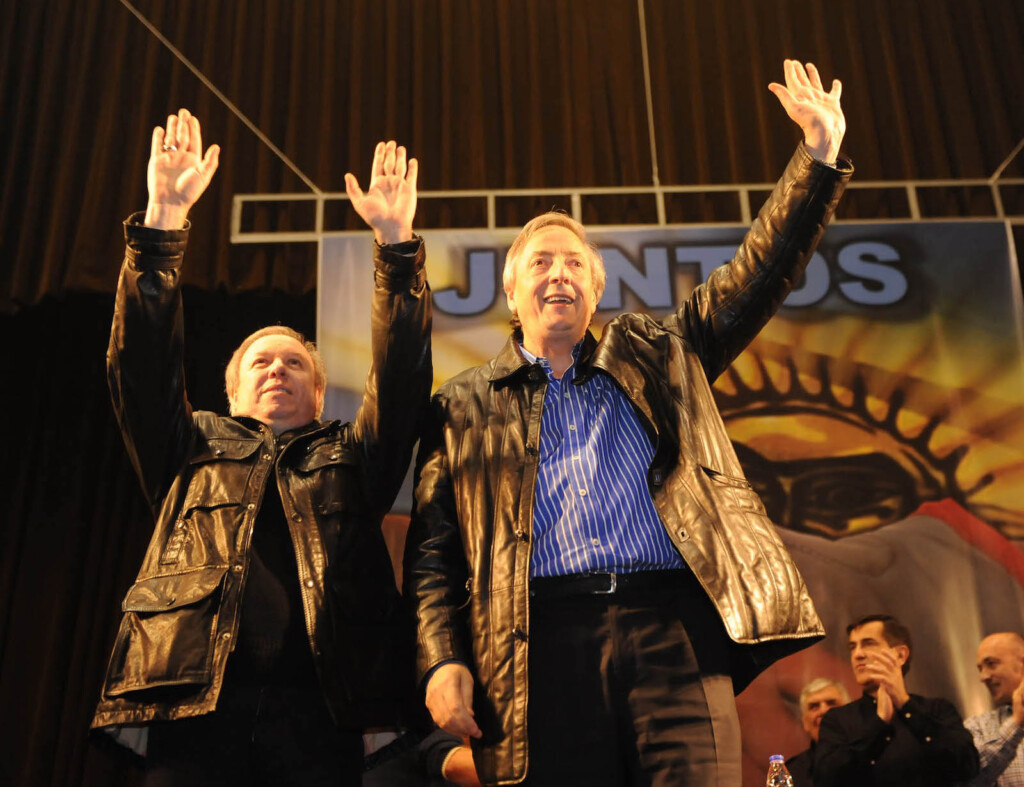 Néstor Kirchner junto a Daniel Peralta en un acto en Río Gallegos - Foto: OPI Santa Cruz/Francisco Muñoz