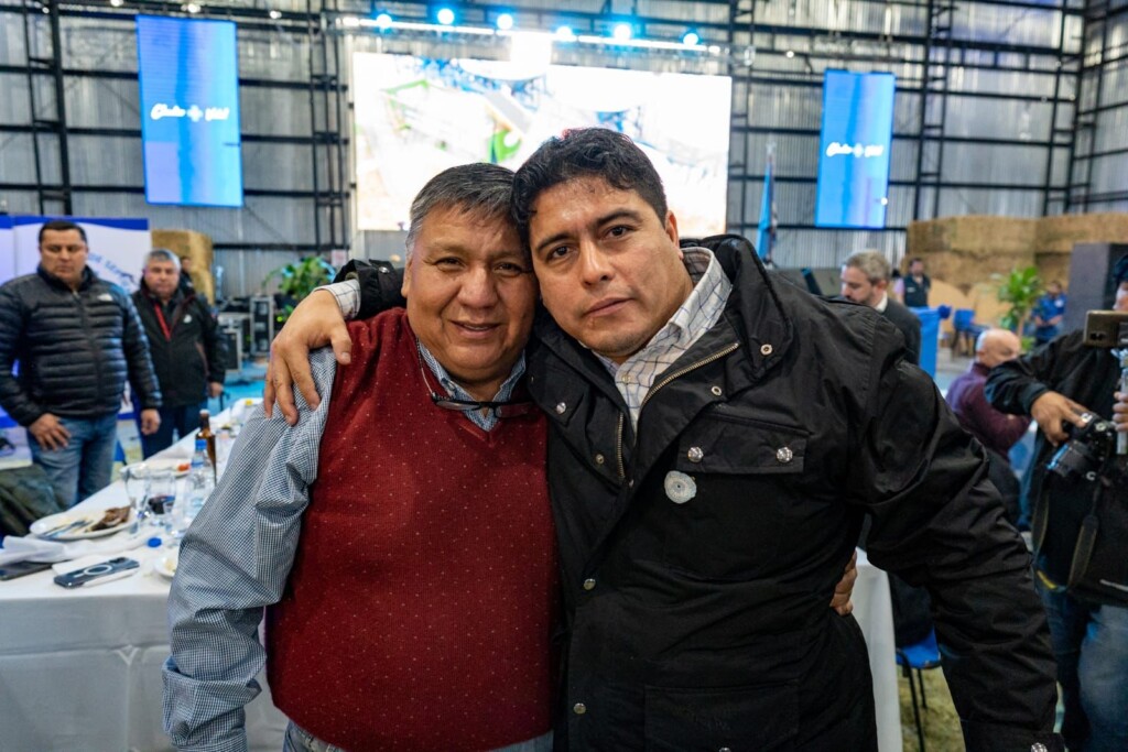 Claudio Vidal junto a Jorge Ávila de Petroleros de Chubut -