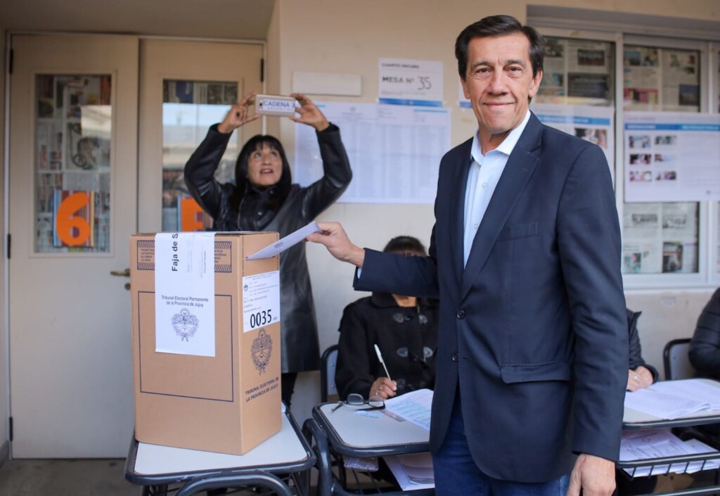 El candidato a gobernador de Cambia Jujuy, Carlos Sadir, votó hoy en Jujuy - Foto: NA