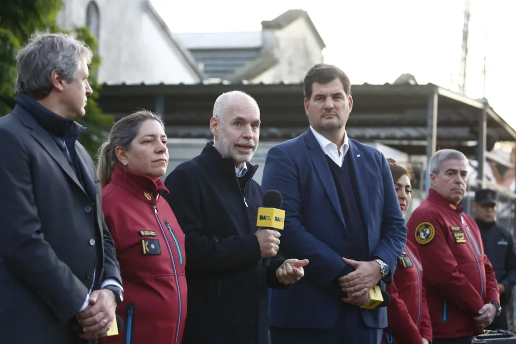 El jefe de Gobierno porteño, Horacio Rodríguez Larreta, presentó el lunes las pistolas Taser - Foto: NA