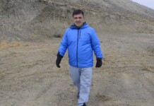 Sorpresivamente el Fiscal Guillermo Marijuan, íntimo amigo de Sergio Massa, pidió el sobreseimiento de Cristina Fernández El fiscal Guillermo Marijuan mientras realizaba allanamientos en 2016 en Santa Cruz - Foto: OPI Santa Cruz/Francisco Muñoz