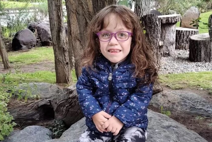 La pequeña Sol padece de Acondroplasia y la Caja de Servicios Sociales de Santa Cruz se niega a cubrir su tratamiento -