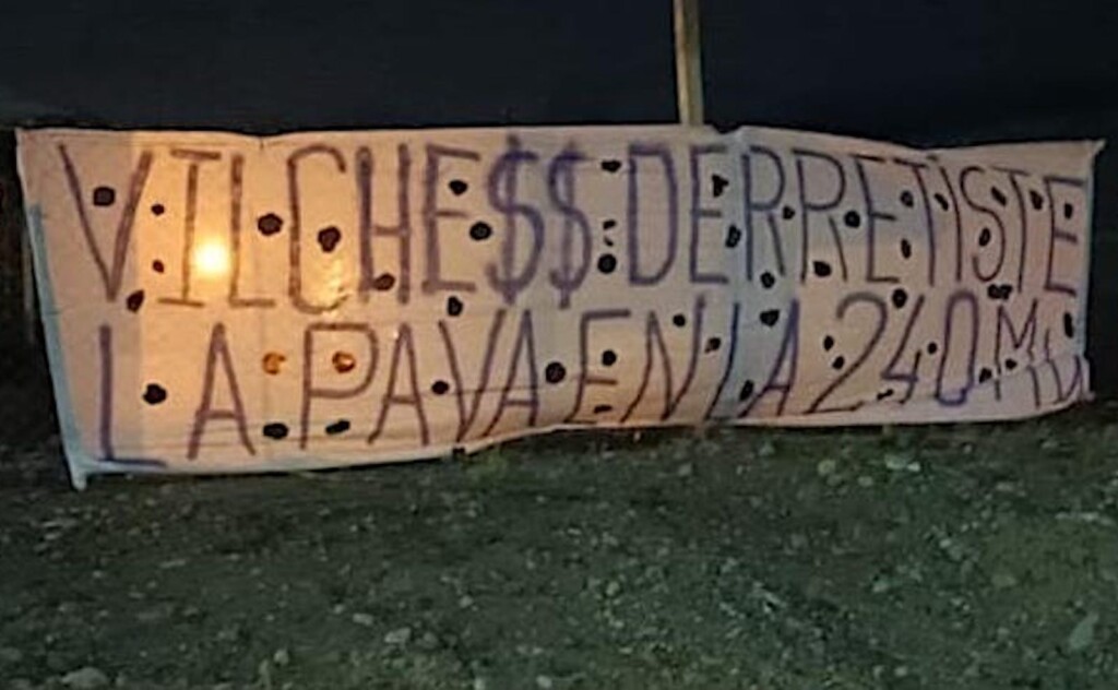 El cartel dedicado al Coordinador General de YCRT Ing Eduardo Vilches - Foto: OPI Santa Cruz