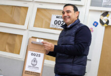 Elecciones en Corrientes: el radical Gustavo Valdés ratificó su liderazgo en Corrientes y pidió una fórmula presidencial de unidad para Juntos por el Cambio El radical Gustavo Valdés gobernador de Corrientes vota - Foto: NA