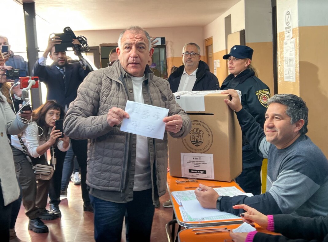 Luis Juez vota en Córdoba - Foto: NA