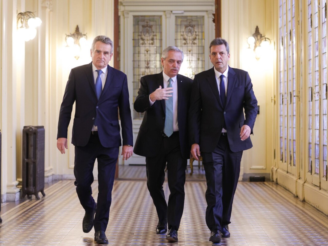 El presidente Alberto Fernández, y los candidatos a la presidencia de Unión por la Patria - Foto: NA