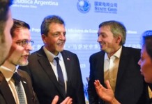 Máximo Kirchner acompañando a Sergio Massa en su gira por China - Foto: NA