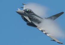 Cazas rusos interceptan avión de reconocimiento y cazas británicos cerca de la frontera rusa Cazas multipropósito Typhoon de la Real Fuerza Aérea del Reino Unido -