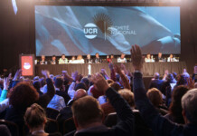 El radicalismo acordó la ampliación de Juntos por el Cambio: Gerardo Morales ratificó su candidatura y la de Facundo Manes a presidente La Convención radical en parque norte - Foto: NA