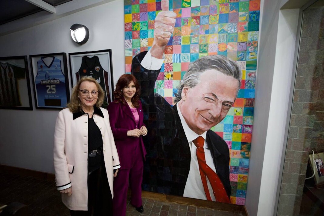 Cristina Kirchner junto a Alicia Kirchner en su despacho en Río Gallegos - Foto: NA