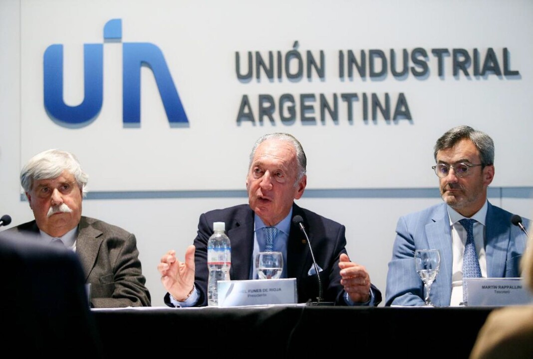 Daniel Funes de Rioja es reelecto como presidente de la UIA y llama al consenso para el desarrollo del país - Foto: NA