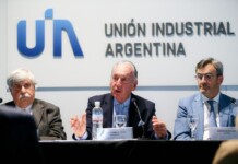 Daniel Funes de Rioja es reelecto como presidente de la UIA y llama al consenso para el desarrollo del país - Foto: NA