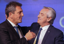 Alberto Fernández respalda a Sergio Massa como el “futuro presidente” El presidente Alberto Fernández junto al ministro de Economía, Sergio Massa, durante su participación en la convención de la Cámara Argentina de la Construcción - Foto: NA