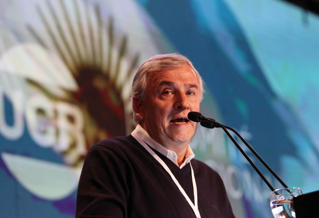 Gerardo Morales en la convención radical en parque norte - Foto: NA