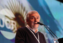 Gerardo Morales critica a Mauricio Macri por acuerdo con Javier Milei Gerardo Morales en la convención radical en parque norte - Foto: NA