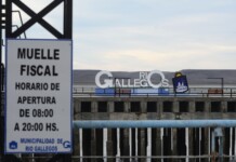 La marca indeleble del “populismo grasista” que los candidatos de la oposición deberán explicar cómo van a resolver El cartel en el mulle de Río Gallegos - Foto: OPI Santa Cruz/Francisco Muñoz