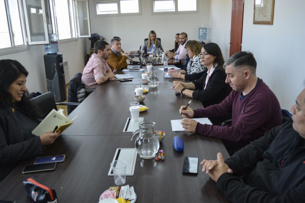 Docentes contra reloj: aumento en cuotas, suma fija, sin devolución de días caídos y retiro de la cláusula gatillo. Ahora deciden en asambleas y Congreso