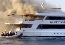Desaparecen tres turistas británicos en Egipto tras el trágico incendio de un yate Desaparecen tres turistas británicos en Egipto tras el trágico incendio de un yate - Foto: NA