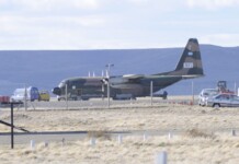 ¿Qué pasó en Santa Cruz, un día como hoy, hace exactamente 10 años atrás? El C-130 en el aeropuerto de Río Gallegos - Foto: OPI Santa Cruz/Francisco Muñoz